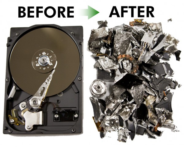 Destruction mécanique d'un disque dur Destruction disque dur par broyage mécanique.